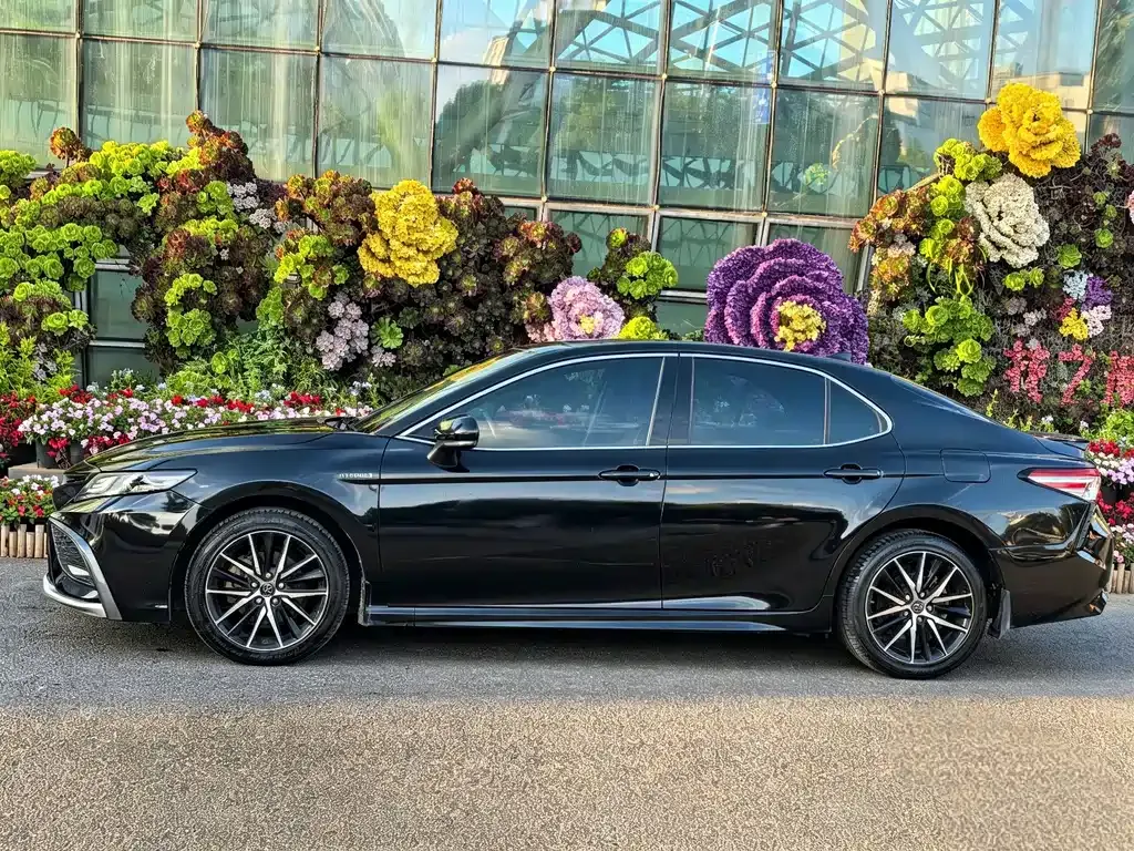 Toyota Camry — фото 10