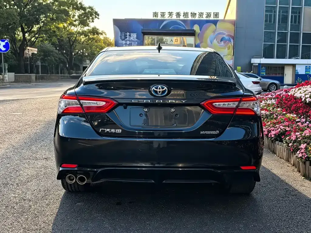 Toyota Camry — фото 7