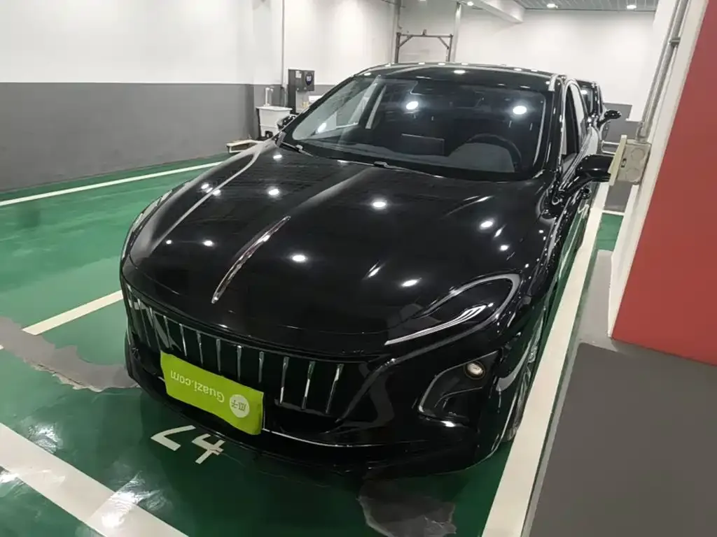 Hongqi E-QM5 — фото 1