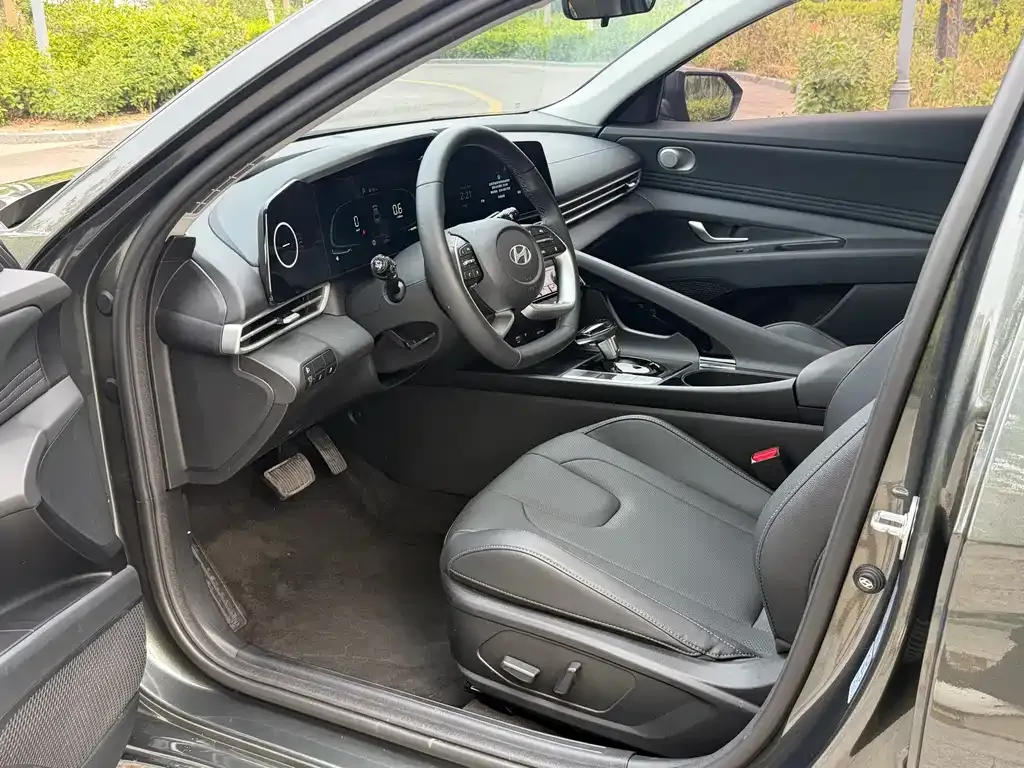 Hyundai Elantra — фото 3