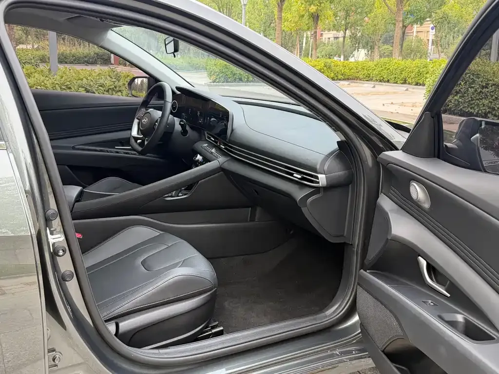 Hyundai Elantra — фото 8