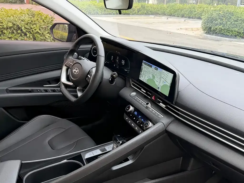 Hyundai Elantra — фото 10
