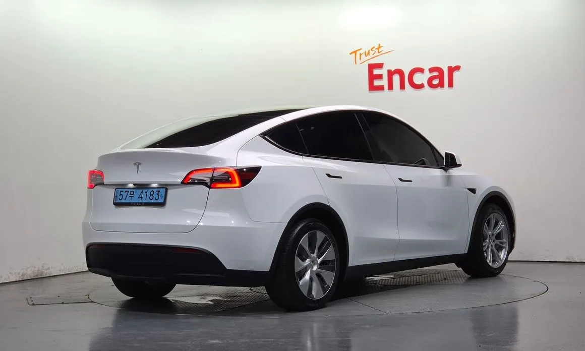 Tesla Model Y — фото 2