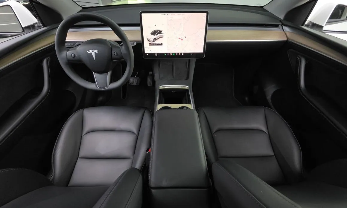 Tesla Model Y — фото 7