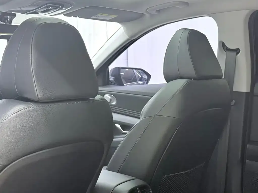 Hyundai Elantra — фото 3