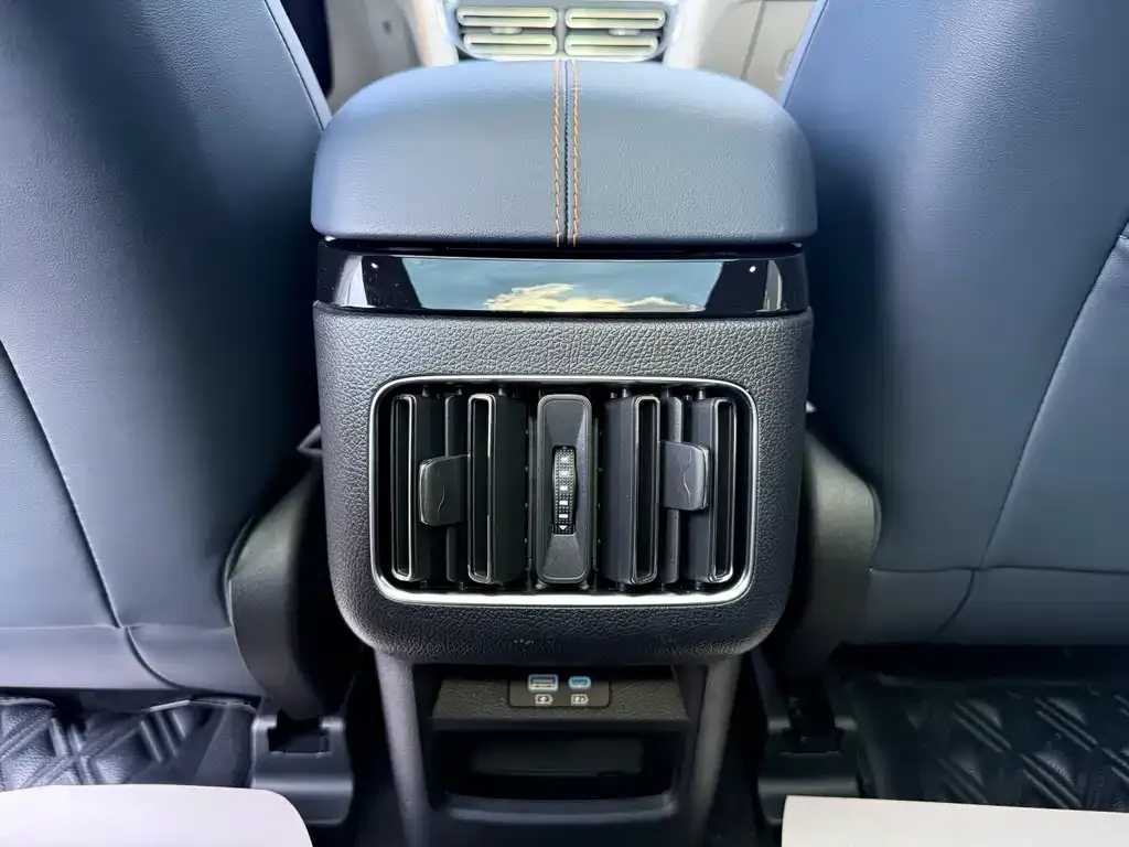 BYD PLUS New Energy — фото 4