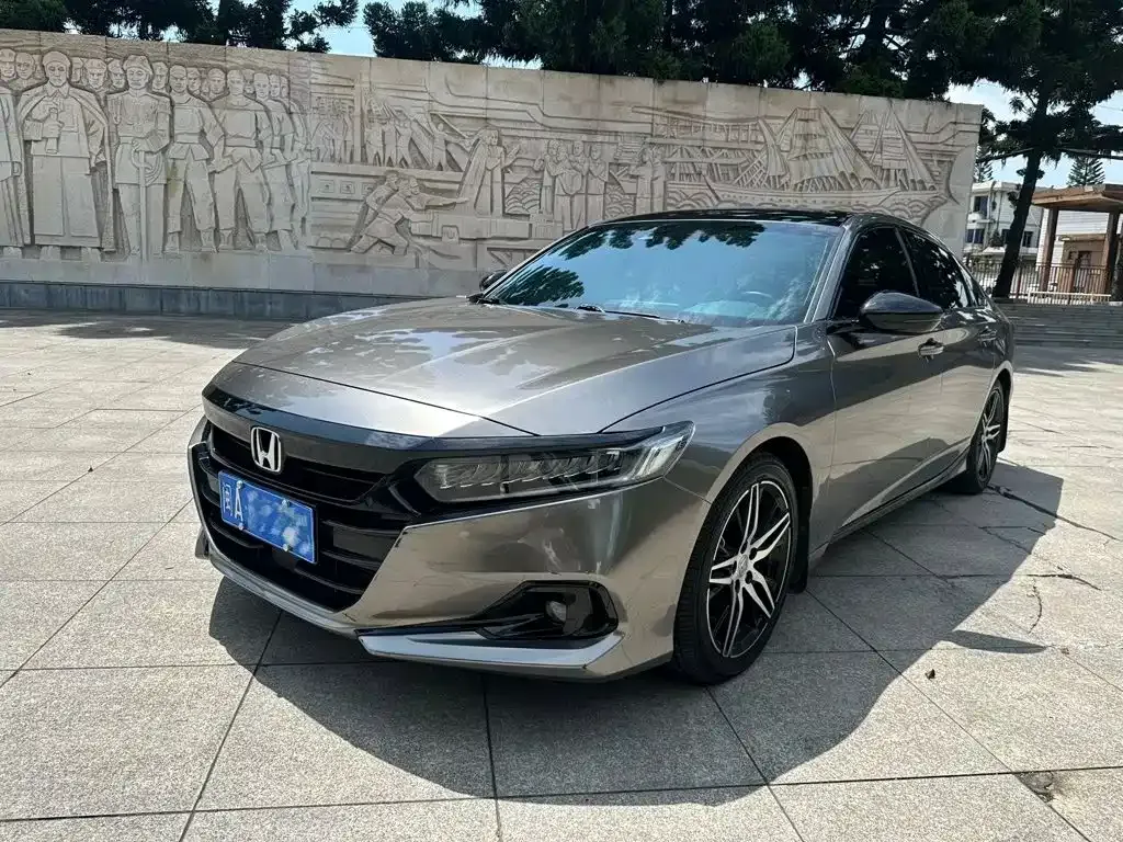 Honda Accord — фото 1