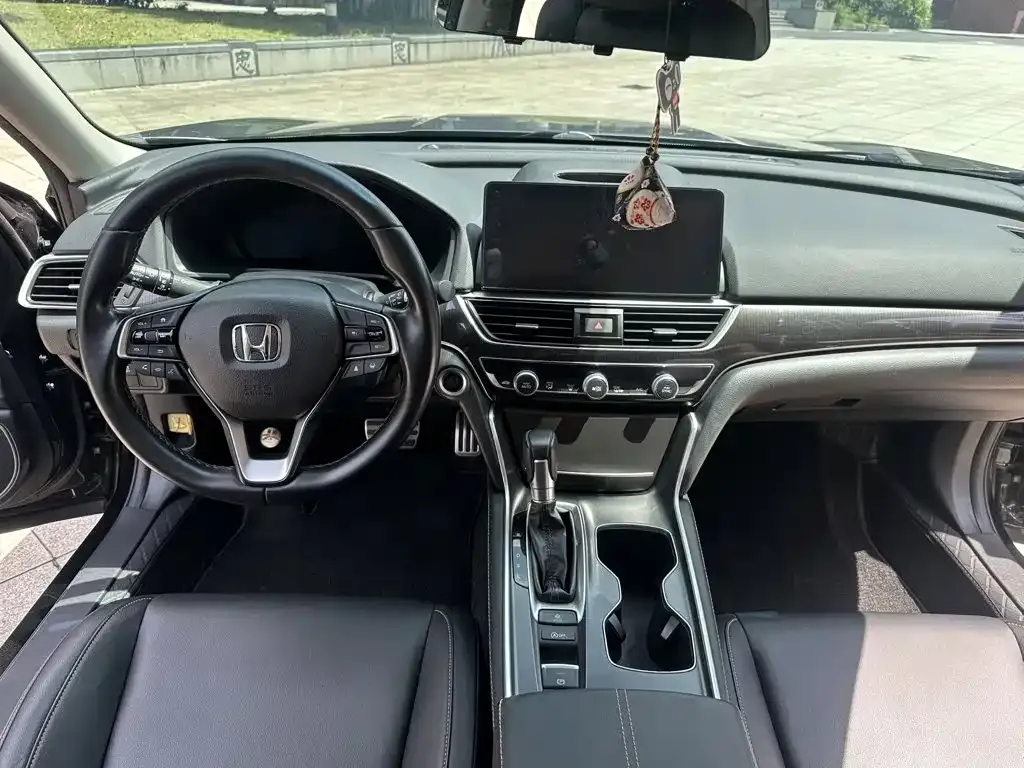 Honda Accord — фото 8