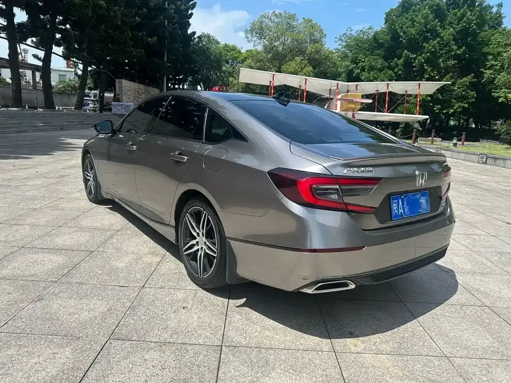 Honda Accord — фото 9