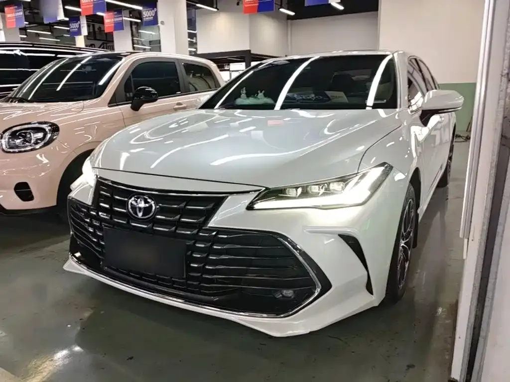 Toyota Avalon — фото 1