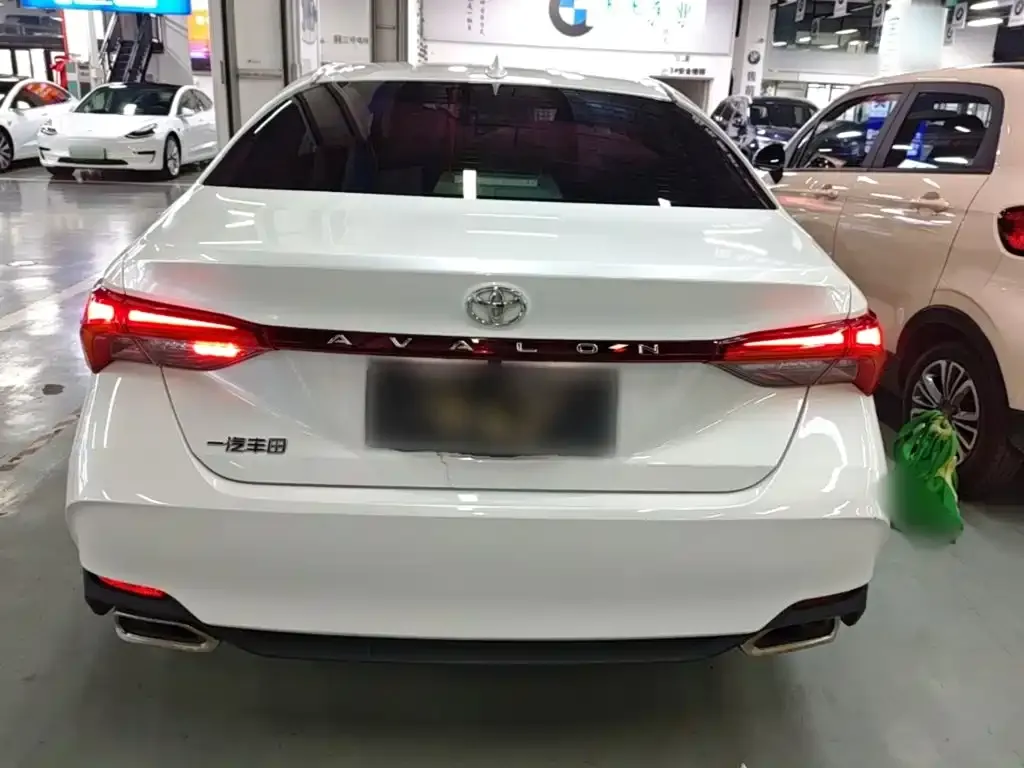 Toyota Avalon — фото 9