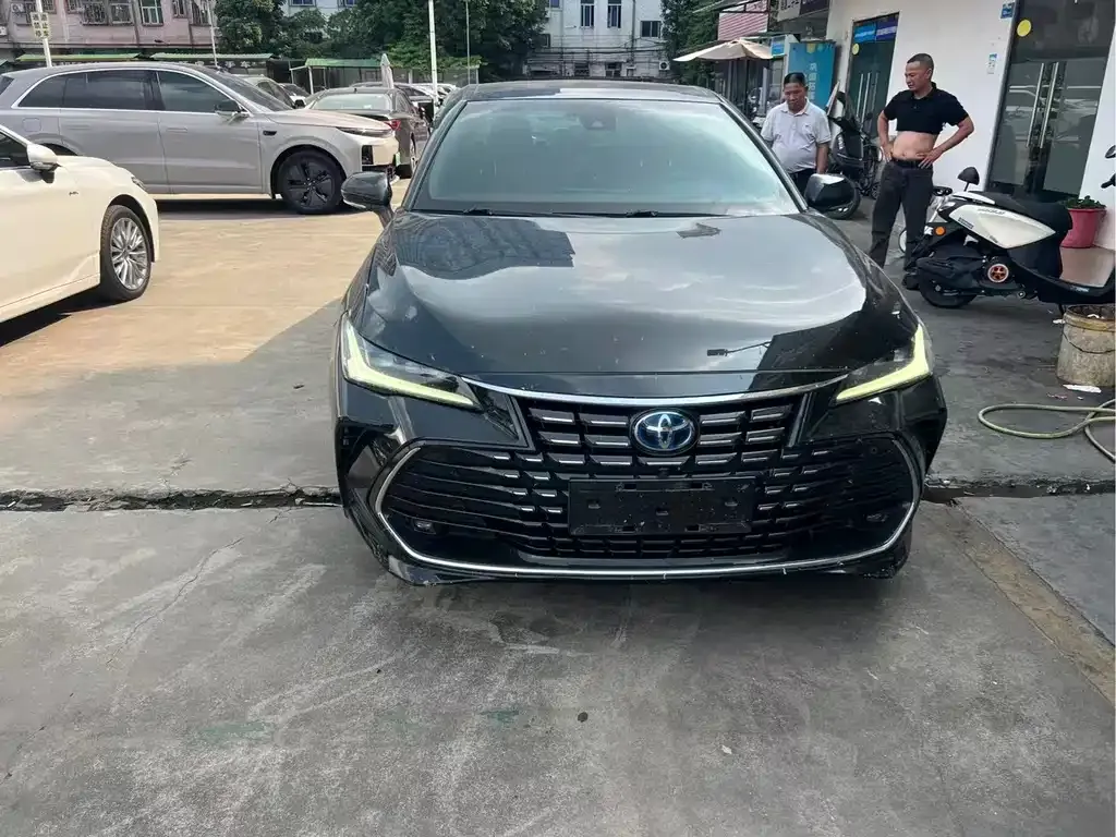 Toyota Avalon — фото 1