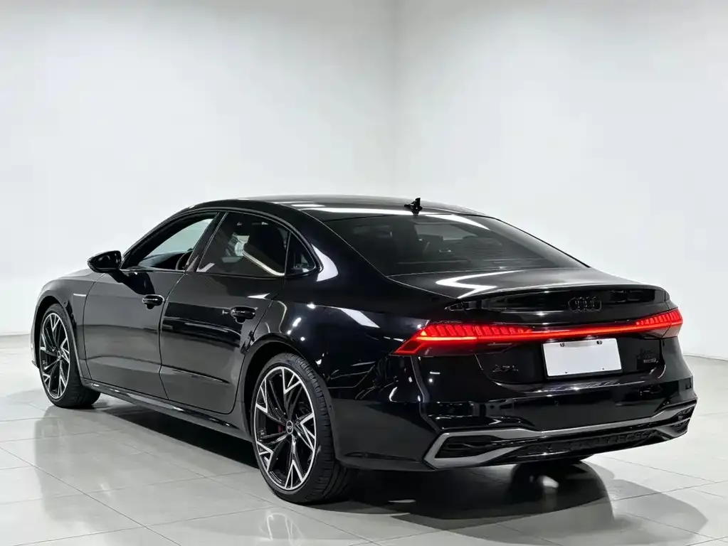 Audi A7L — фото 6