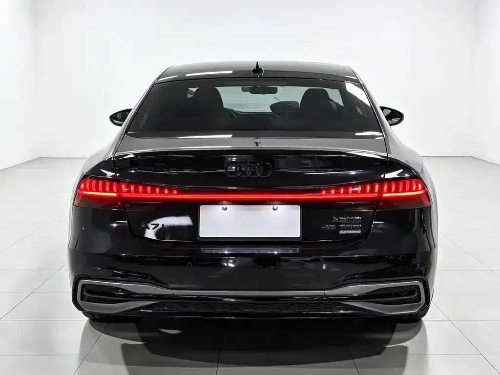 Audi A7L — фото 2