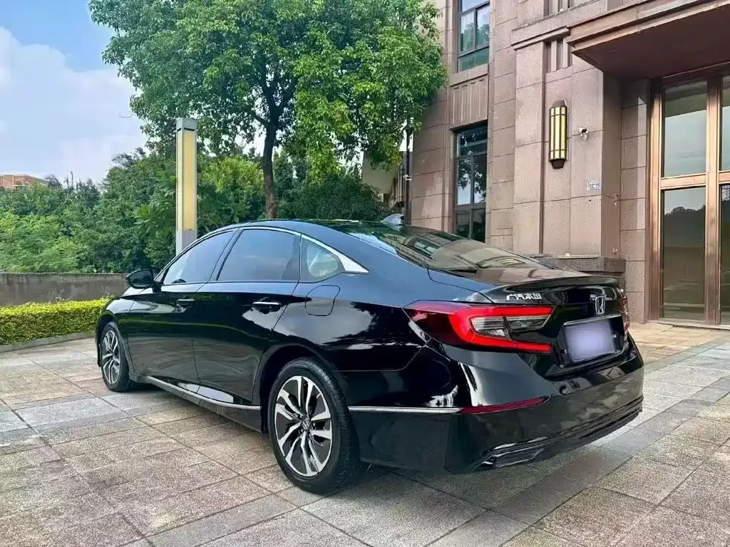 Honda Accord — фото 10