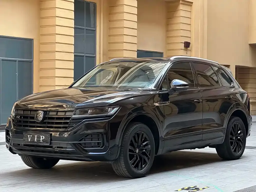Volkswagen Touareg — фото 1
