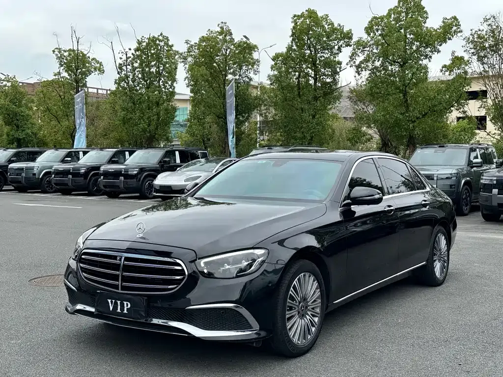 Mercedes-Benz E-Class — фото 1