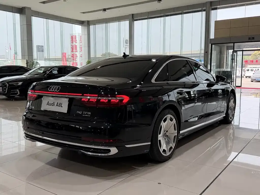Audi A8 — фото 3
