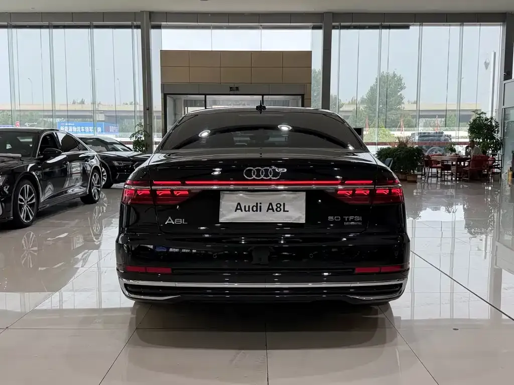 Audi A8 — фото 2