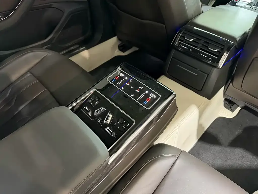 Audi A8 — фото 4
