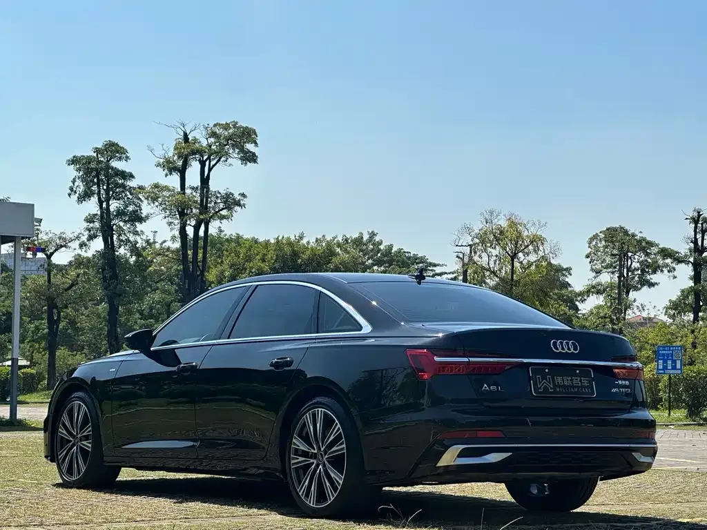 Audi A6L — фото 10