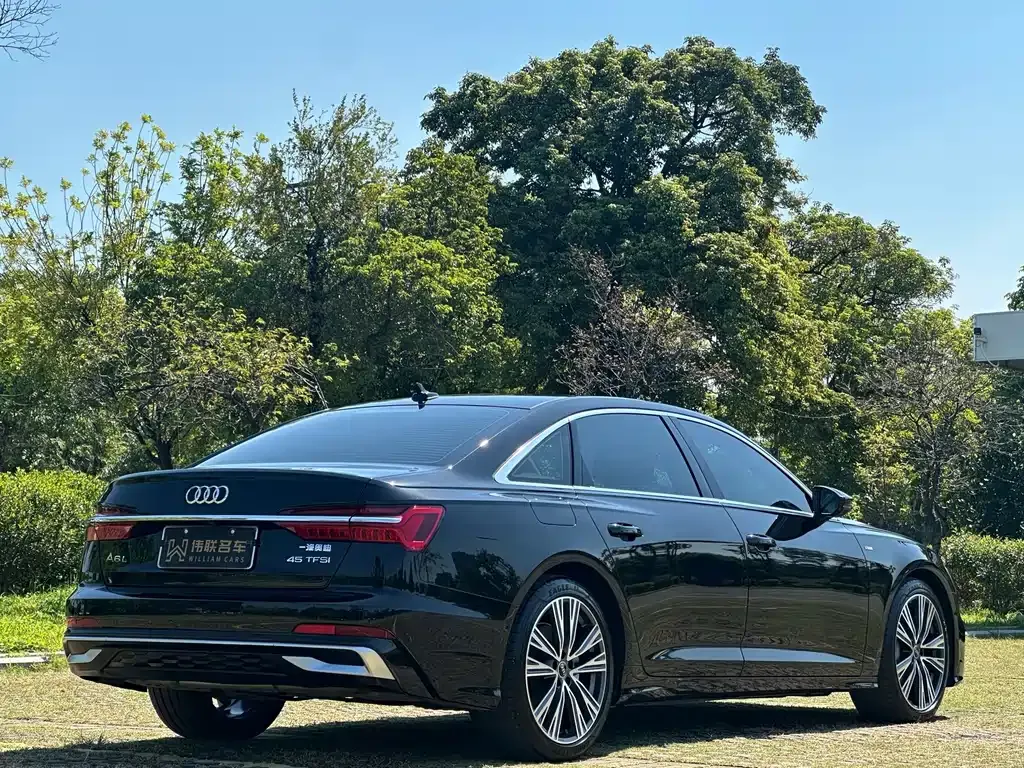 Audi A6L — фото 8