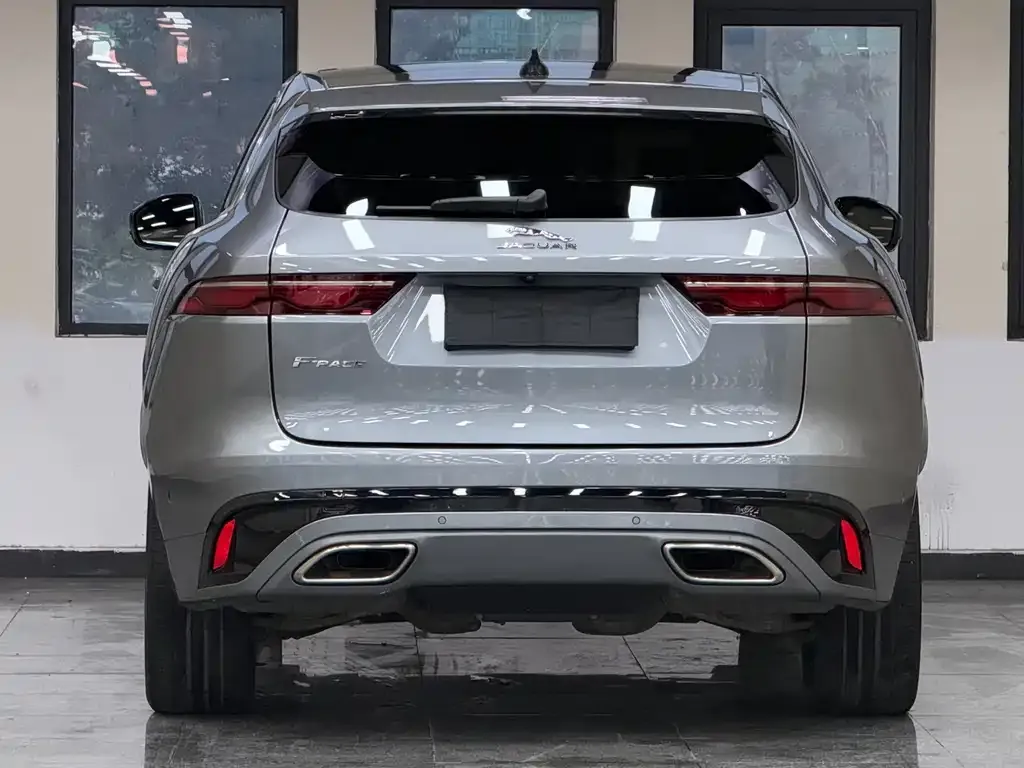 Jaguar F-PACE — фото 10