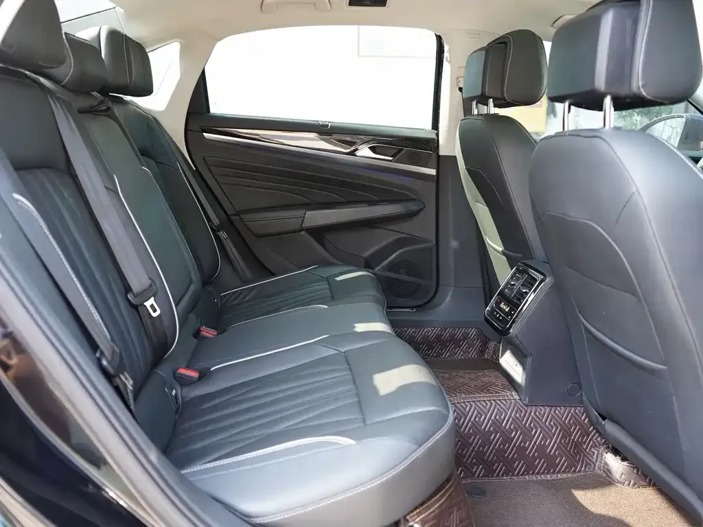 Volkswagen Passat — фото 6
