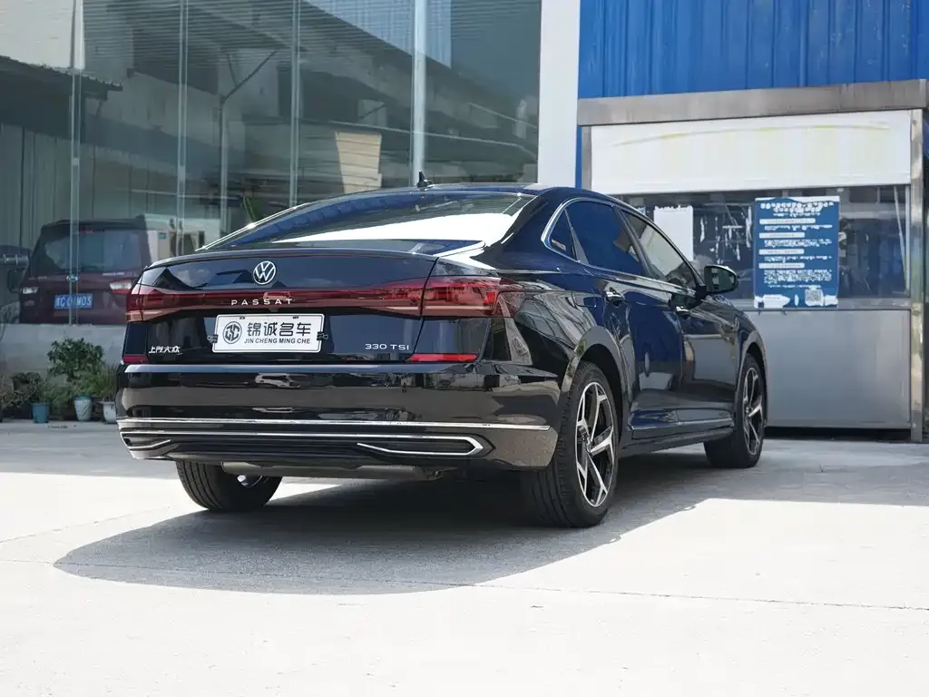 Volkswagen Passat — фото 7