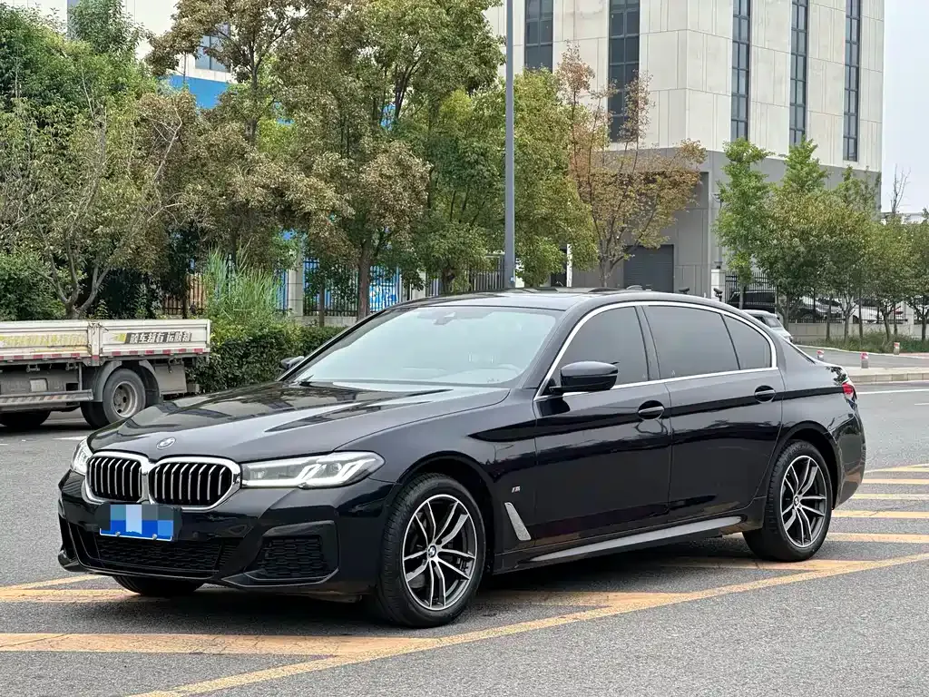 BMW 5 Series — фото 1