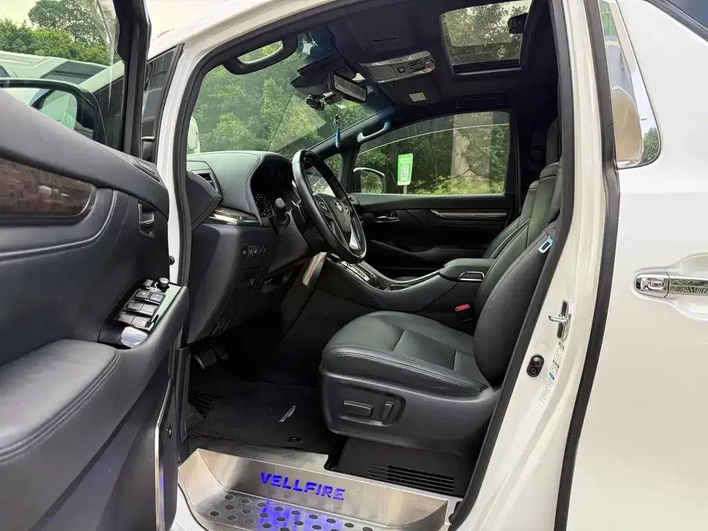 Toyota Vellfire — фото 5