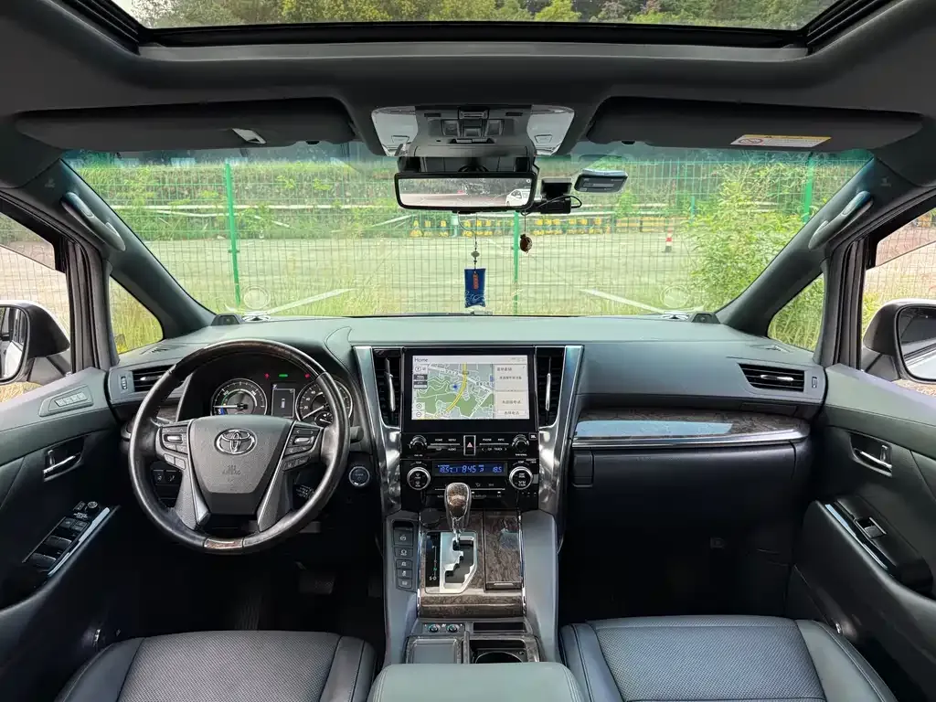 Toyota Vellfire — фото 4