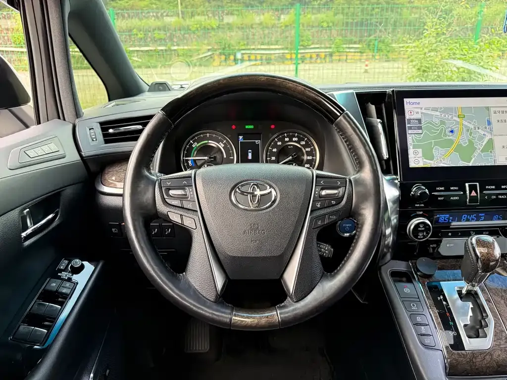 Toyota Vellfire — фото 2