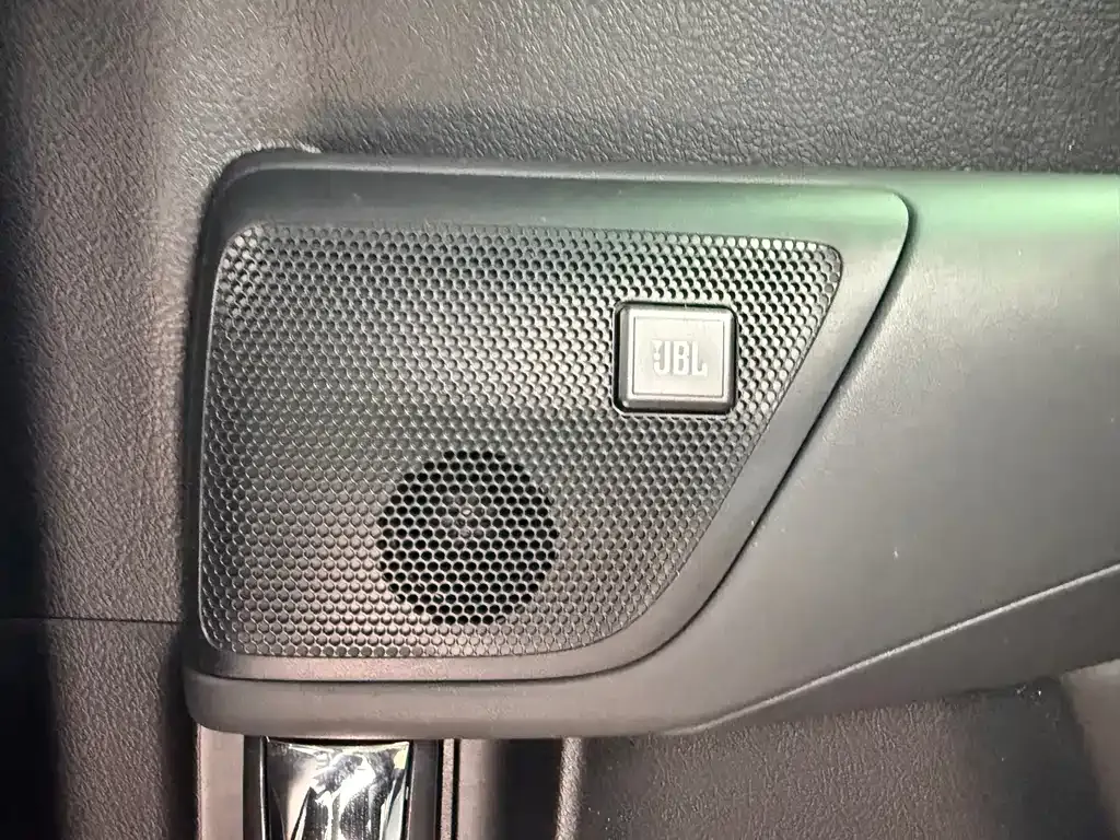 Toyota Vellfire — фото 3