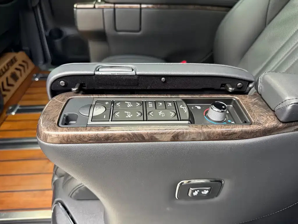 Toyota Vellfire — фото 7