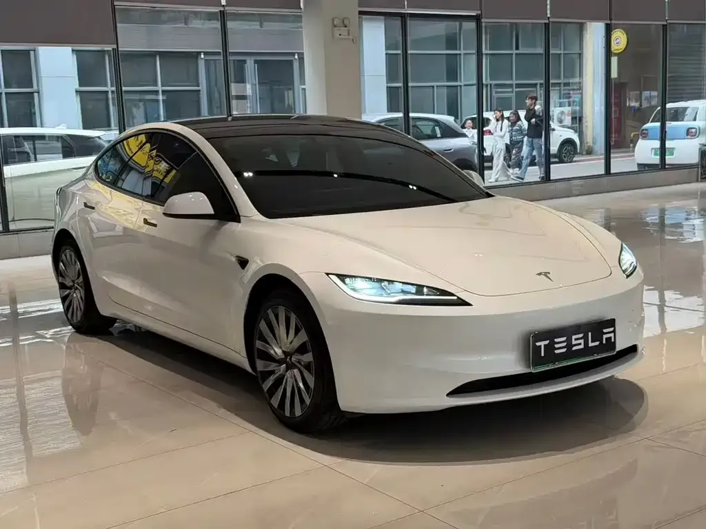 Tesla Model 3 — фото 9