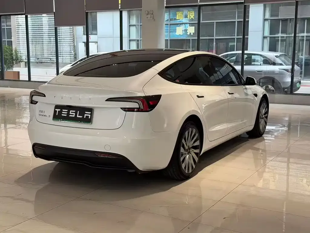 Tesla Model 3 — фото 6