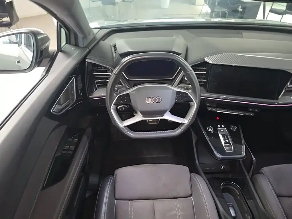 Audi Q4 e-tron — фото 6