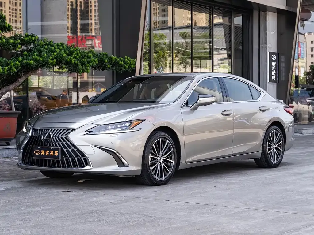Lexus ES — фото 1