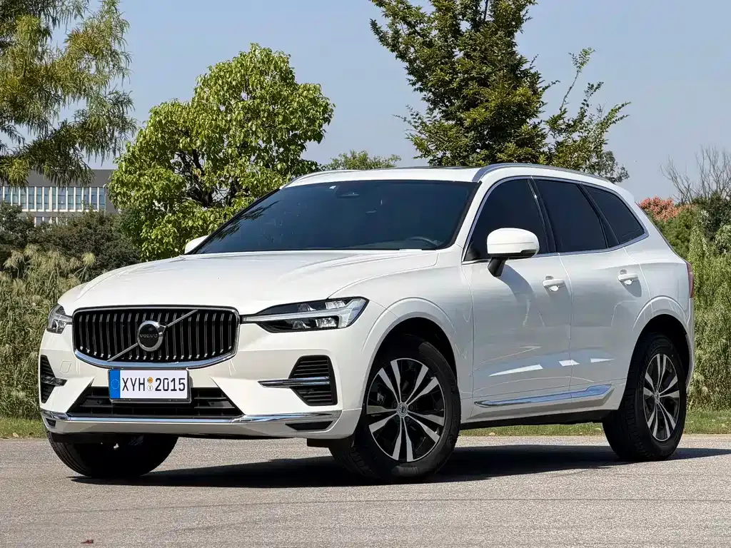 Volvo XC60 — фото 1