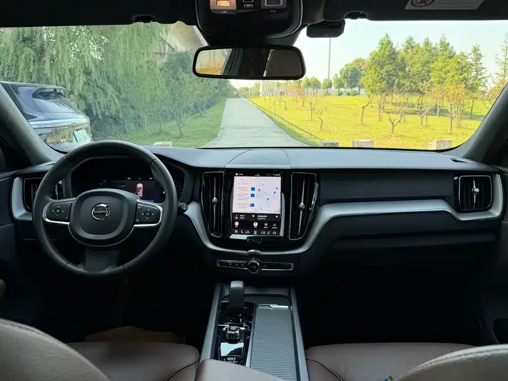 Volvo XC60 — фото 4