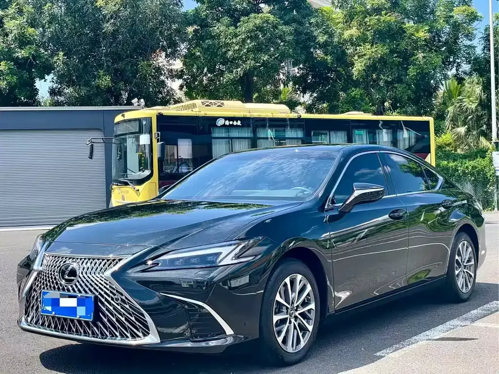 Lexus ES — фото 1