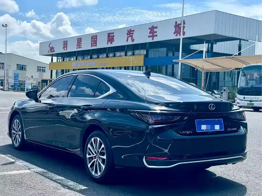 Lexus ES — фото 9