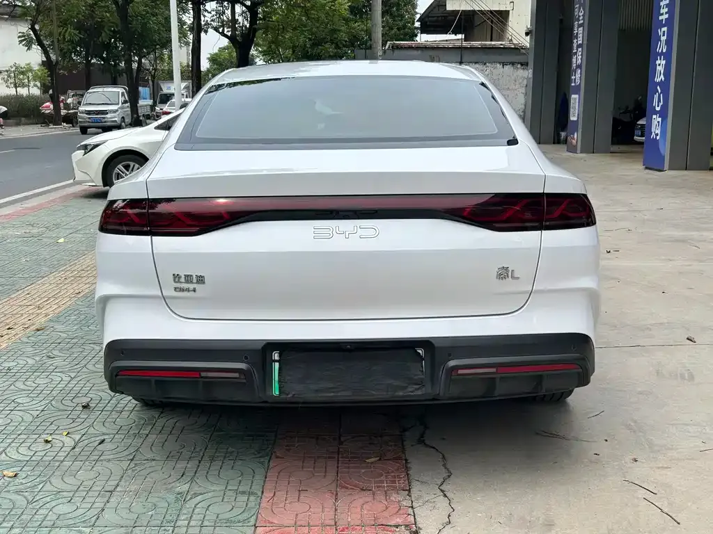 BYD Qin L — фото 9