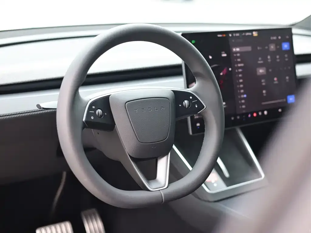 Tesla Model Y L — фото 3