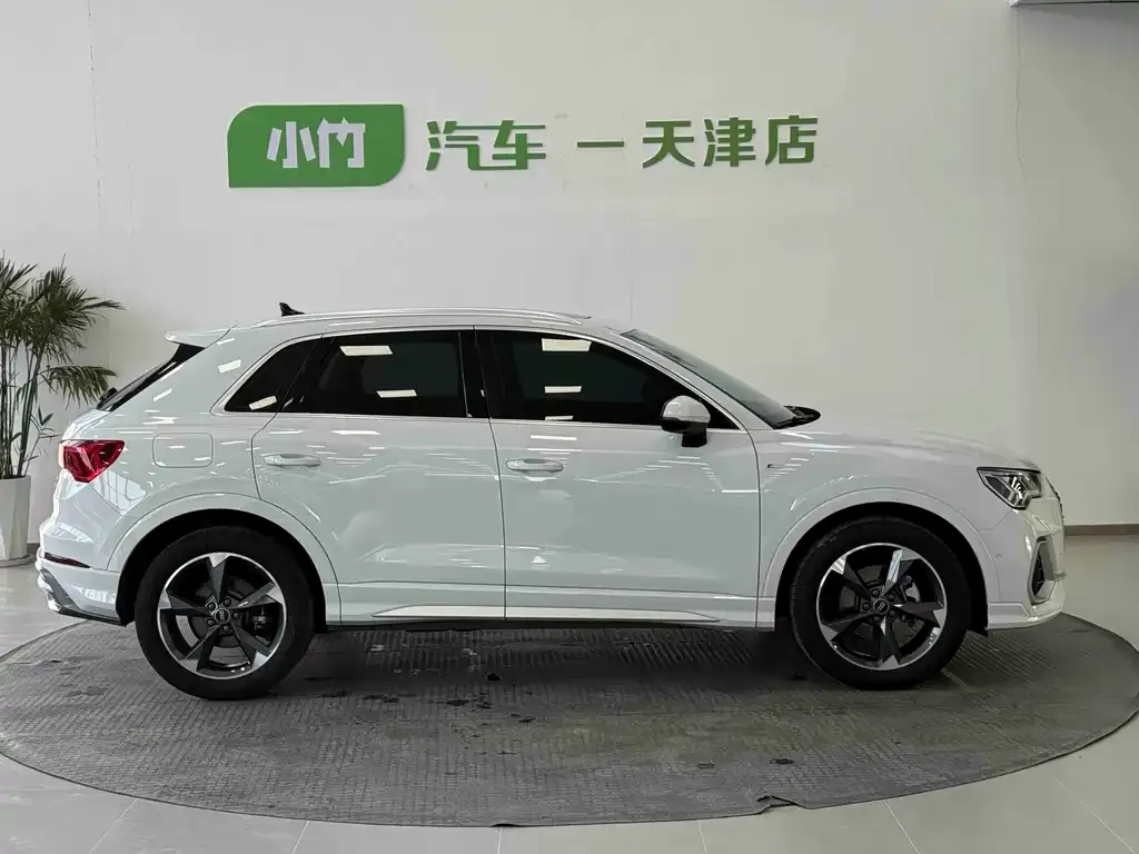 Audi Q3 — фото 10