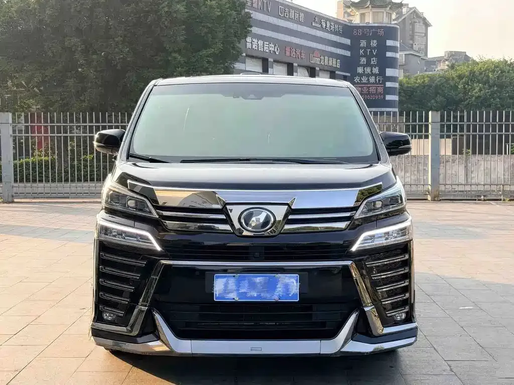 Toyota Vellfire — фото 3