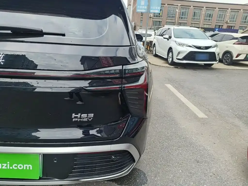 Hongqi HS3 PHEV — фото 3