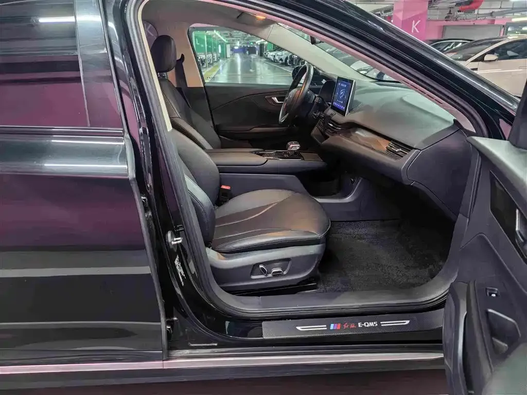 Hongqi E-QM5 — фото 10