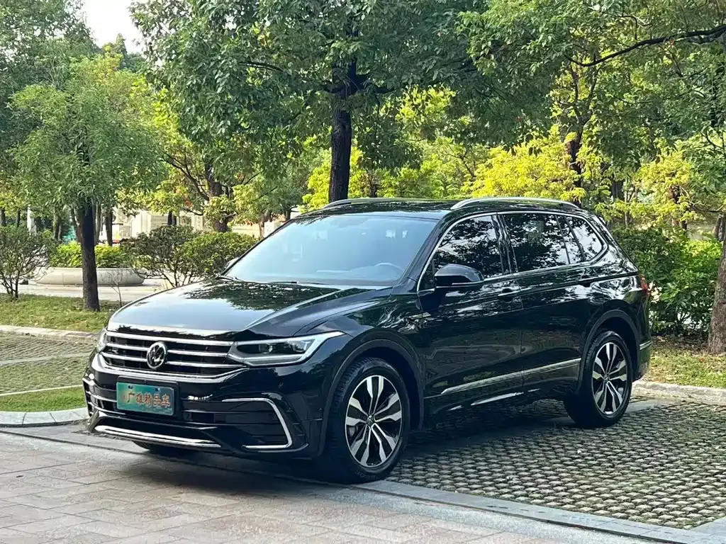 Volkswagen Tiguan L — фото 1
